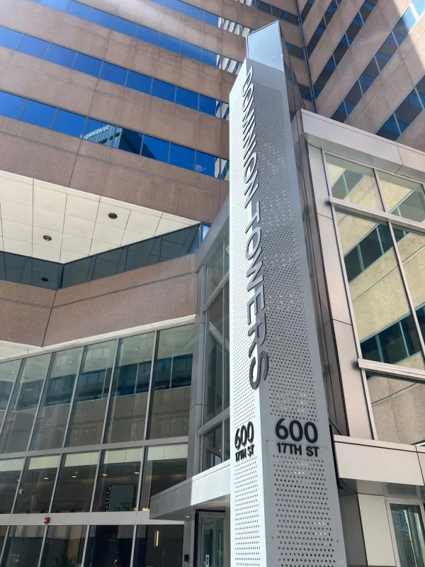 Exterior of Dominion Towers at 600 17th Street in downtown Denver, home of Silent Freeway Marketing.